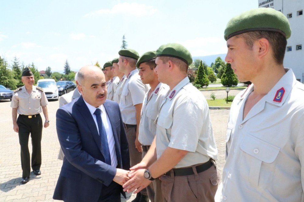 Vali Dağlı, Güvenlik Güçlerinin Bayramını Kutladı