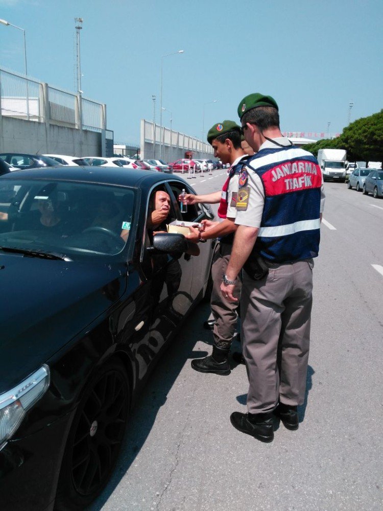 Jandarmadan Kapıkule’de Şekerli, Kolonyalı Karşılama