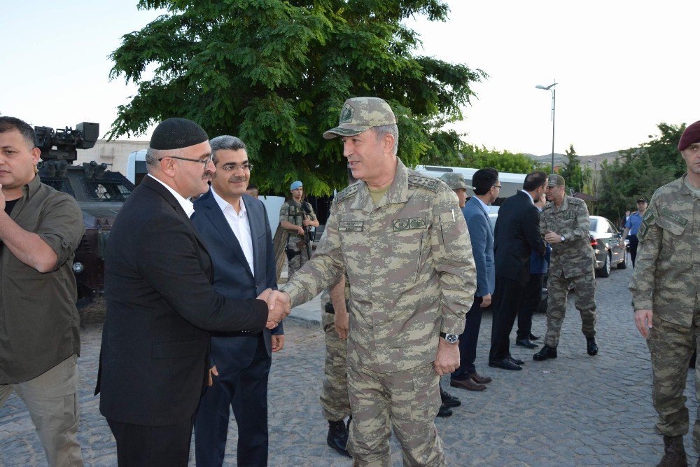 Genelkurmay Başkanı Orgeneral Akar, Bayram Namazını Tillo’da Kıldı