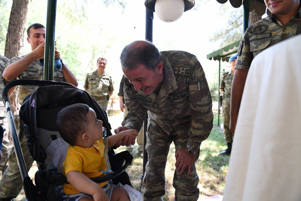 Orgeneral Akar Ve Kuvvet Komutanları, Siirt’te Asker Ve Güvenlik Korucularıyla Bayramlaştı