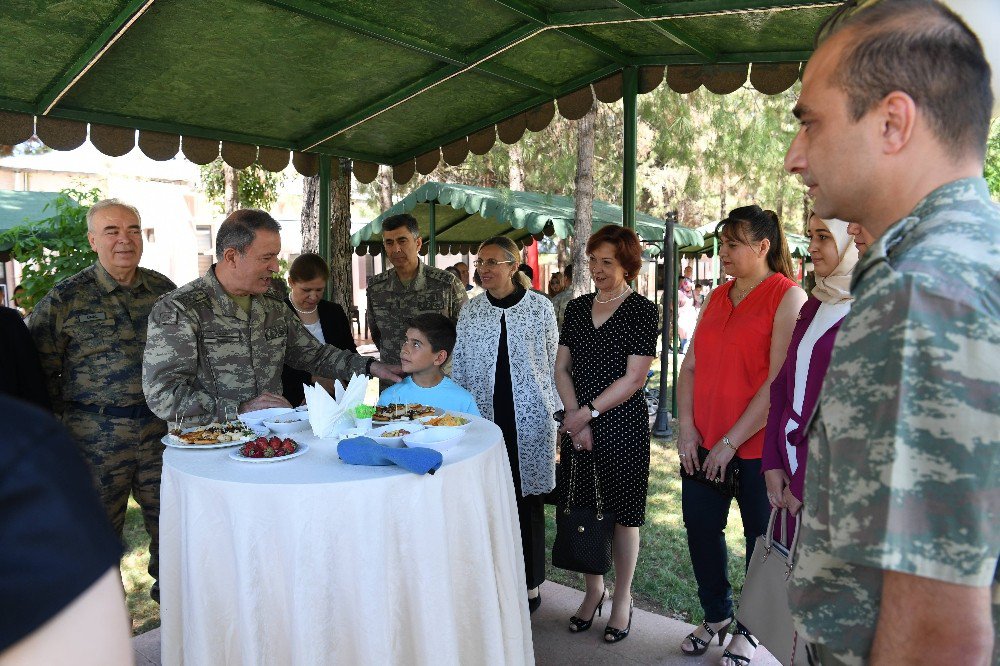 Orgeneral Akar Ve Kuvvet Komutanları, Siirt’te Asker Ve Güvenlik Korucularıyla Bayramlaştı