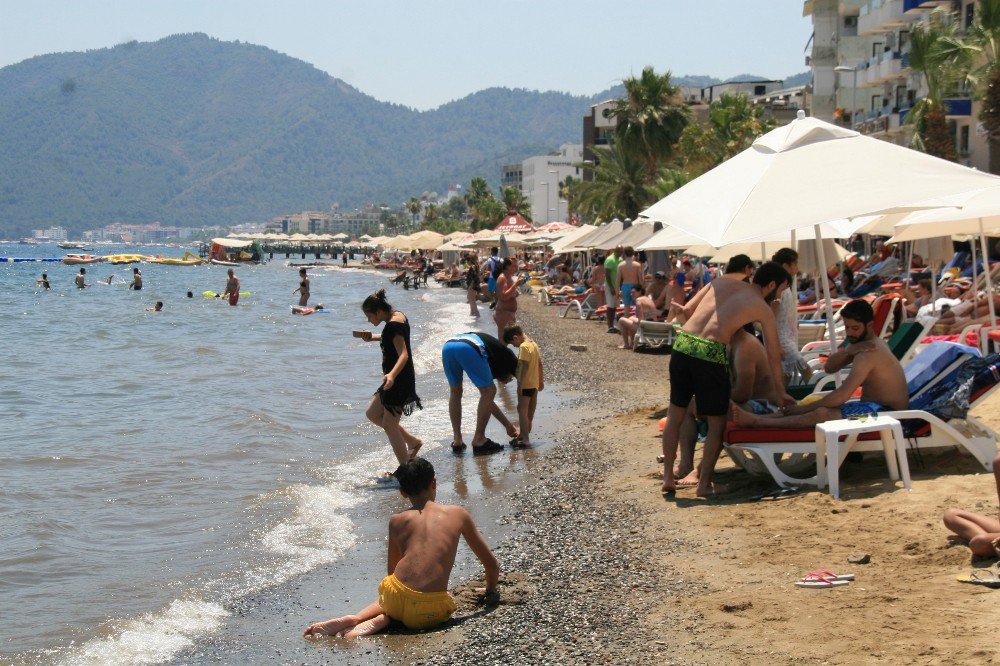 Marmaris’te Bayramın İlk Günü Sahillerde Hareketlilik Yaşandı