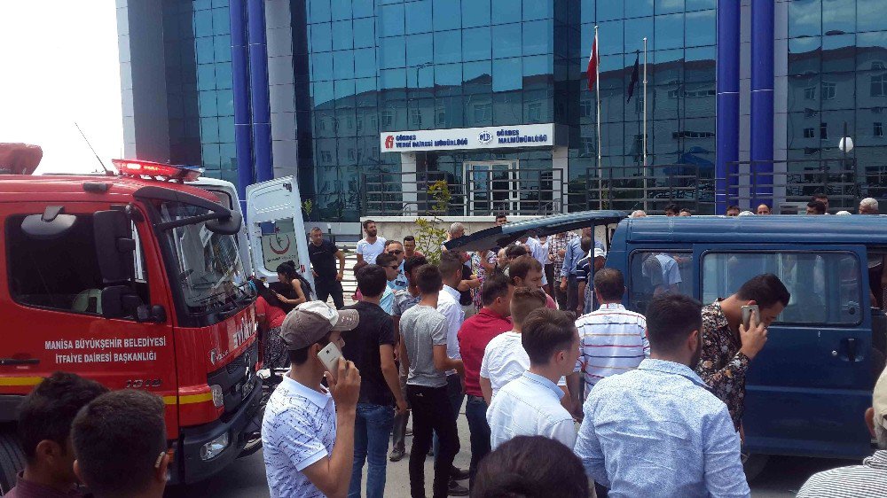 Minibüs Park Halindeki Tıra Çarptı: 1 Ölü, 4 Yaralı