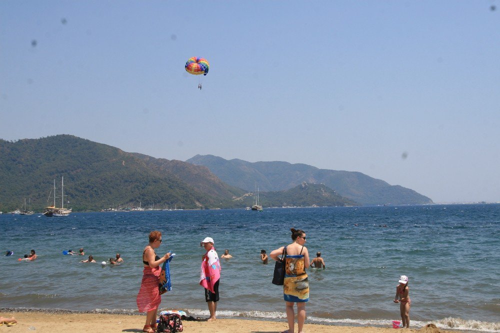 Marmaris’te Bayramın İlk Günü Sahillerde Hareketlilik Yaşandı