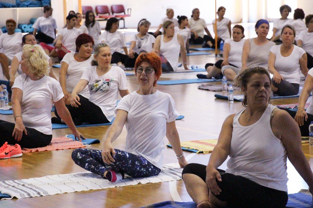 Muratpaşa’da Dünya Yoga Günü Kutlandı