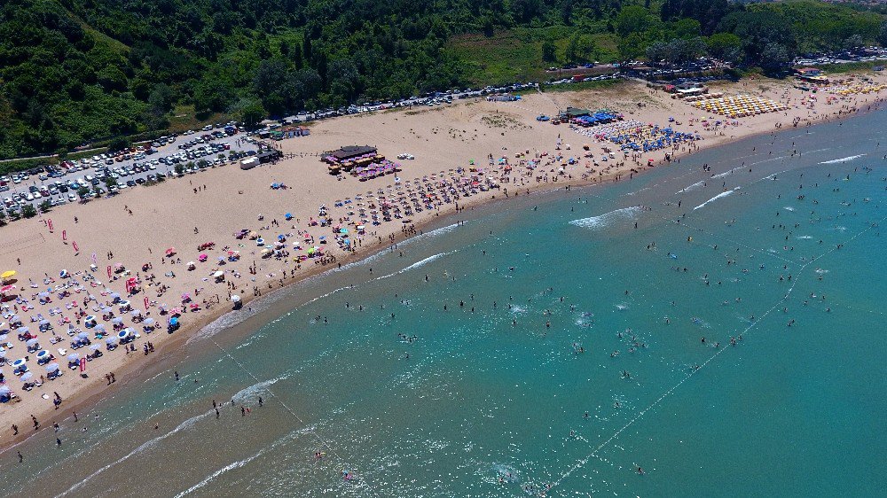 Şile Sahilindeki İnsan Kalabalığı Havadan Görüntülendi