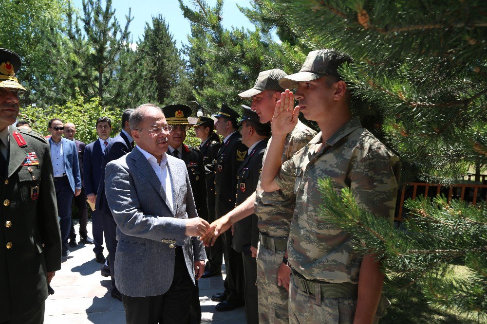 Sağlık Bakanı Recep Akdağ’dan Asker Ailelerine Sürpriz