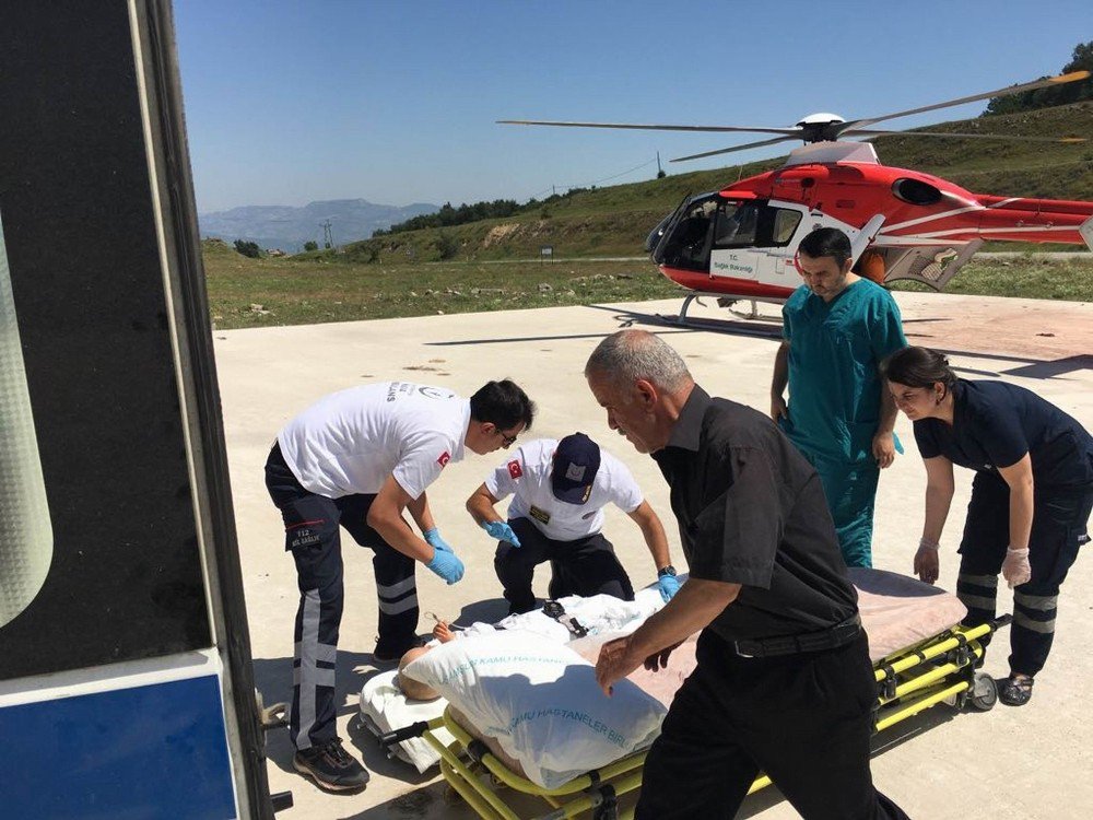 Ayağı Kesilen 3 Yaşındaki Çocuğun Yardımına Ambulans Helikopter Yetişti