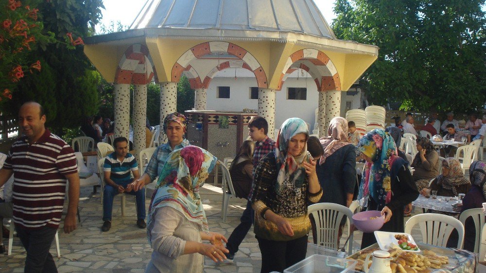 Sarıgöl’de Cemaatin Bayram Kahvaltısı Geleneği