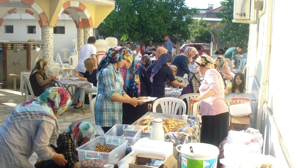 Sarıgöl’de Cemaatin Bayram Kahvaltısı Geleneği