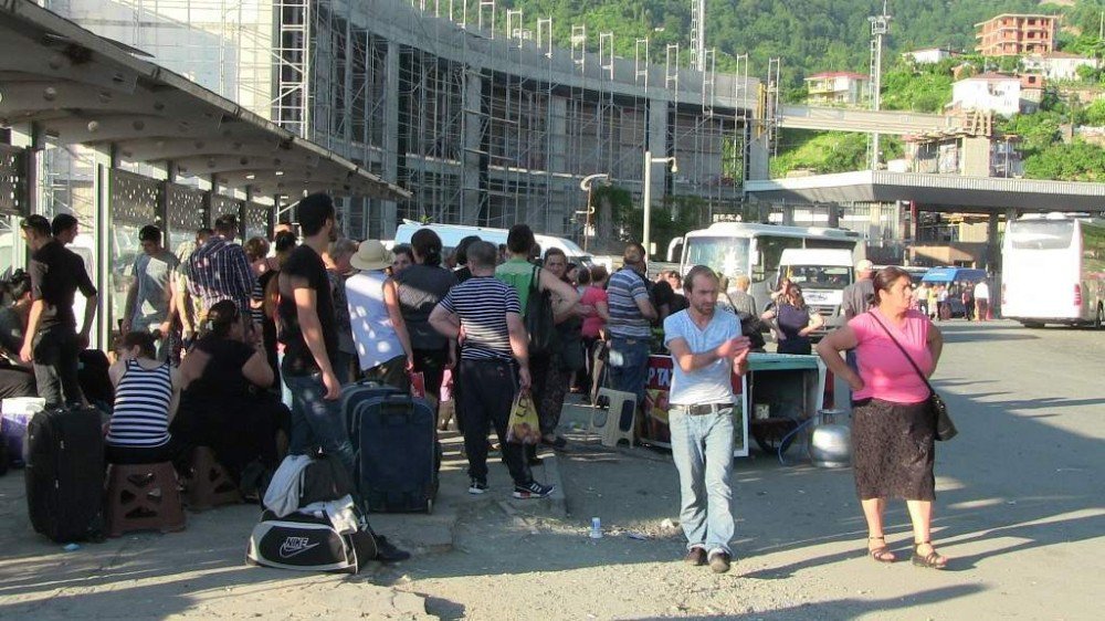 Sarp Sınır Kapısında Bayram Yoğunluğu