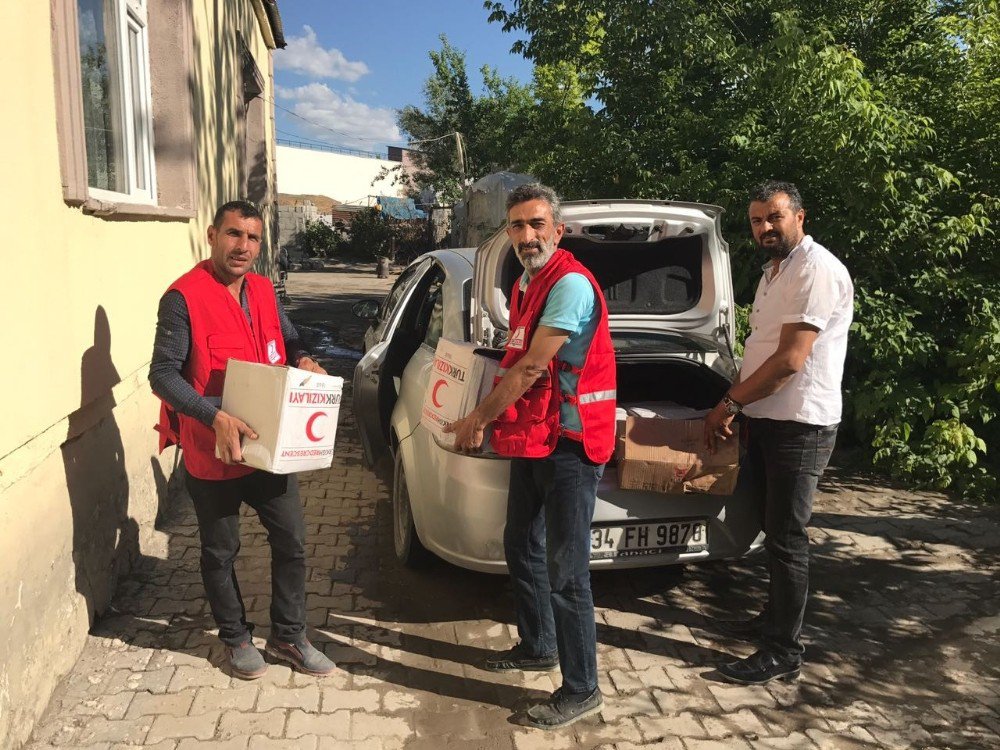 Kızılay’dan 150 Aileye Gıda Yardımı