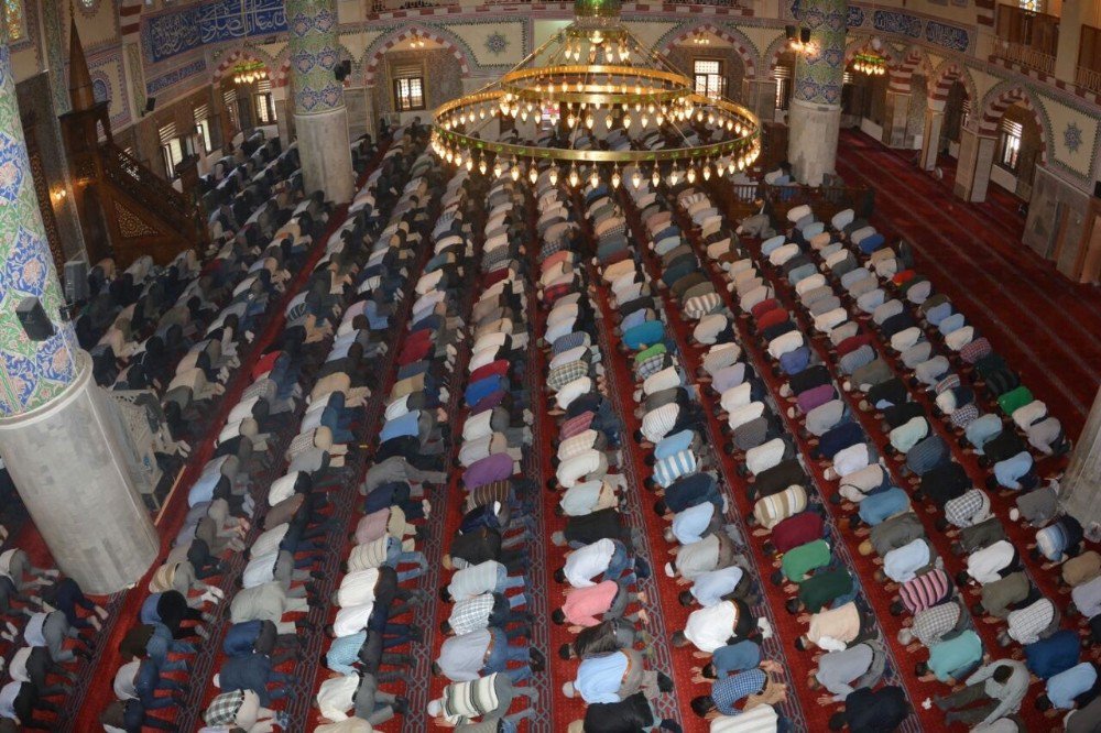 Van’da Bayram Namazı