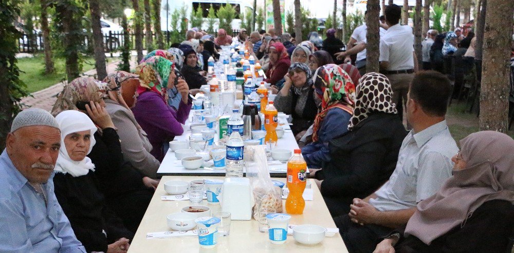 Yeşeren Çınarlar Son İftarda Buluştu