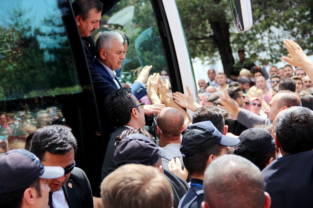 Başbakan’a Erzurum’da Sevgi Seli