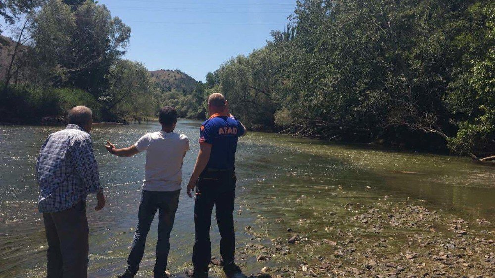 Sakarya Nehri’ne Giren Genç Kayboldu