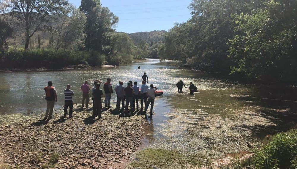 Sakarya Nehri’ne Giren Genç Kayboldu