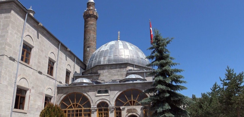 Harakani Türbesi’ne Bayram Ziyareti