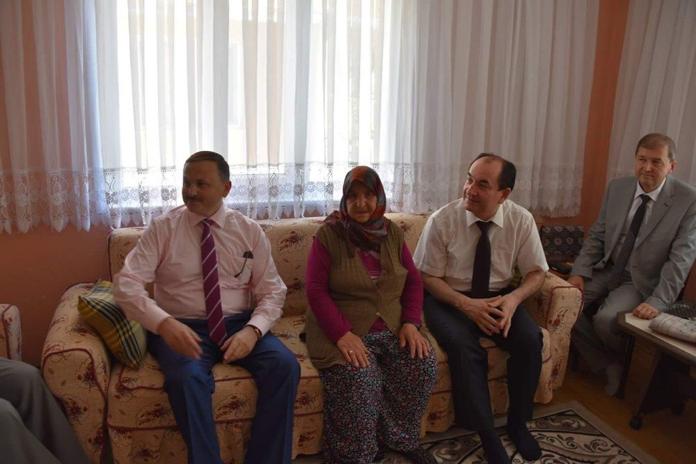 Soma’da Şehit Ailesine Bayram Ziyareti