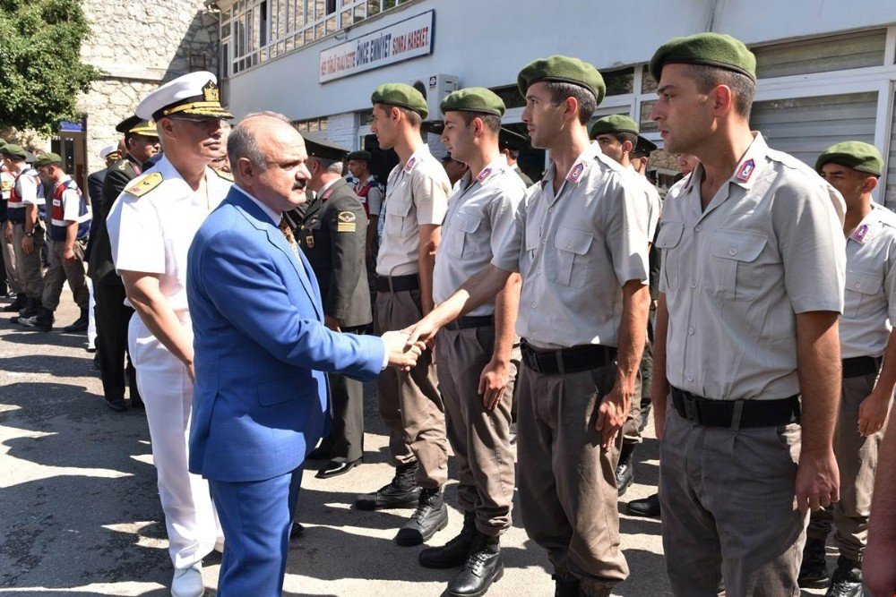 Vali Çakacak, Güvenlik Güçleriyle Bayramlaştı