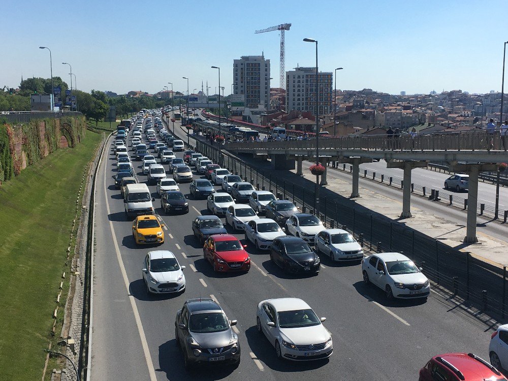 İstanbul Trafiğinde Bayram Yoğunluğu