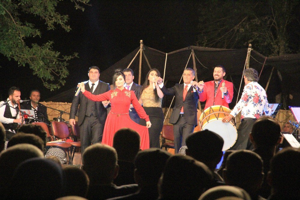 Hakkari’de Çifte Bayram