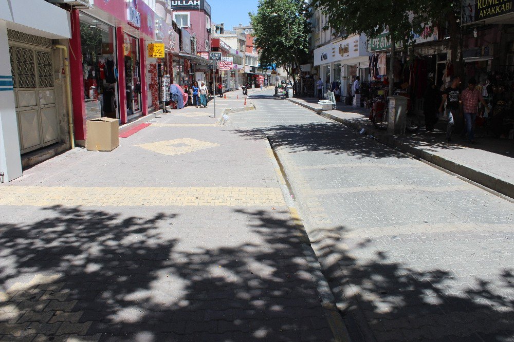 Adıyaman’da Cadde Ve Sokaklar Boş Kaldı