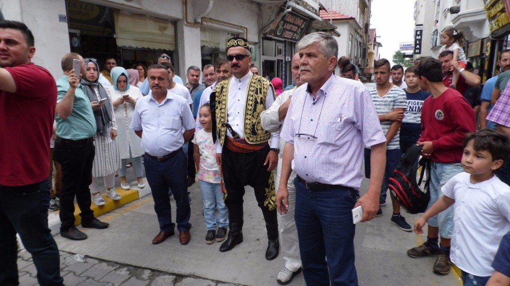 Yüz Yılı Aşkın Gelenek Sürüyor