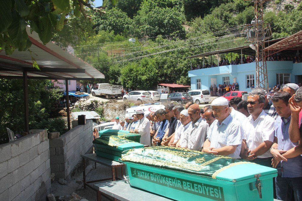 Hatay’da Kazada Hayatını Kaybeden 4 Kişi Toprağa Verildi