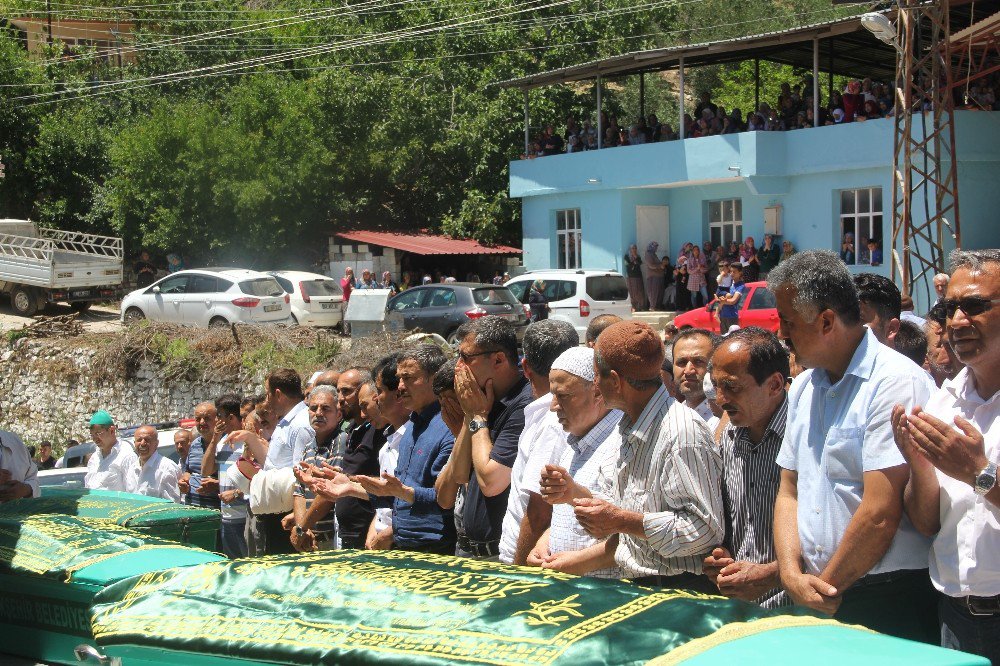 Hatay’da Kazada Hayatını Kaybeden 4 Kişi Toprağa Verildi