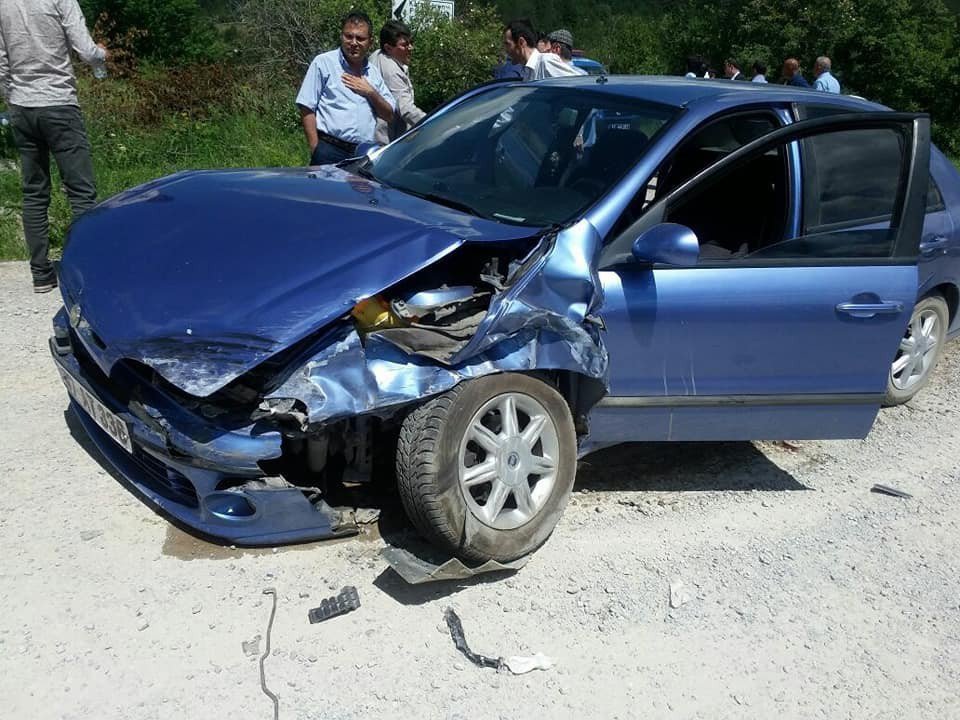 Kastamonu’da Bayramdan Dönen İki Araç Çarpıştı