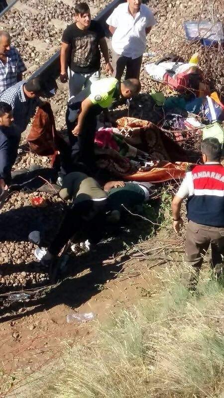 Kaza Yapan Otomobil Köprüden Tren Yoluna Düştü: 1 Ölü