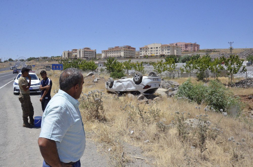 Takla Atan Otomobildeki 4 Kişi Yaralandı