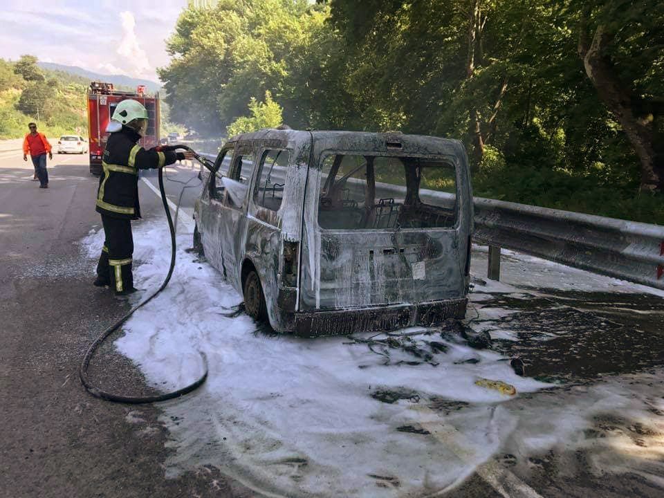 Seyir Halindeki Araç Alev Alev Yandı