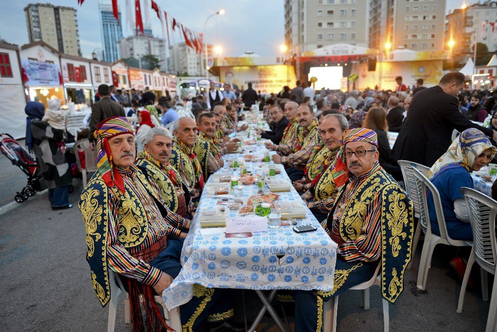 100 Bin Kişi “Sevgi Sofraları”nda Buluştu