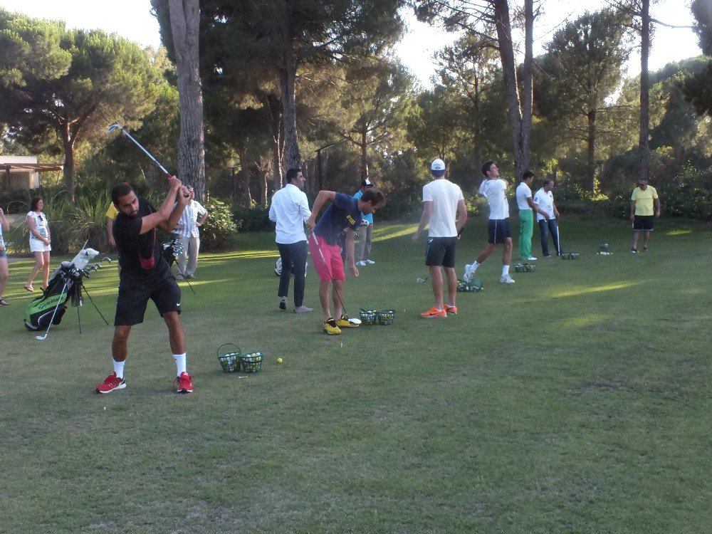 Raket Ustaları Bu Kez Golf Sopası Tuttu