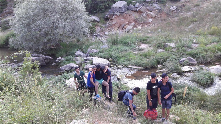 Şelaleden Düşerek Ayağını Kıran Genci Afad Kurtardı