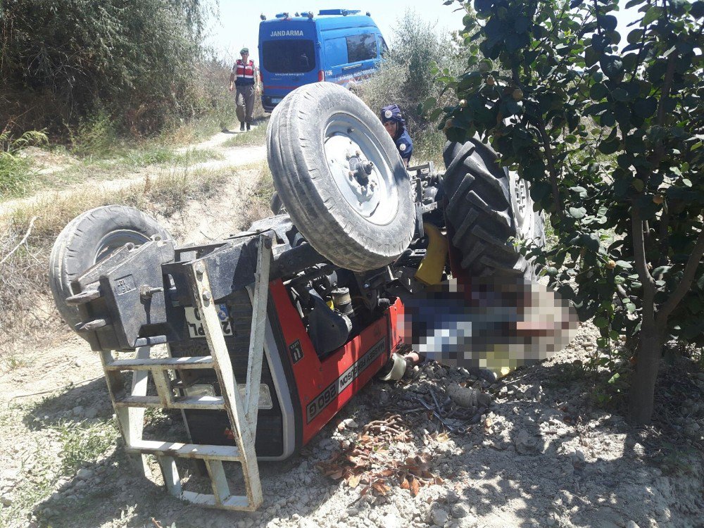 Tarlada Çift Sürerken Traktörün Altında Kaldı