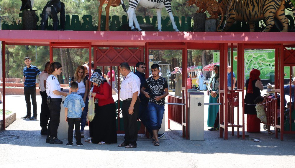 Gaziantep Hayvanat Bahçesi’ne Ziyaretçi Akını