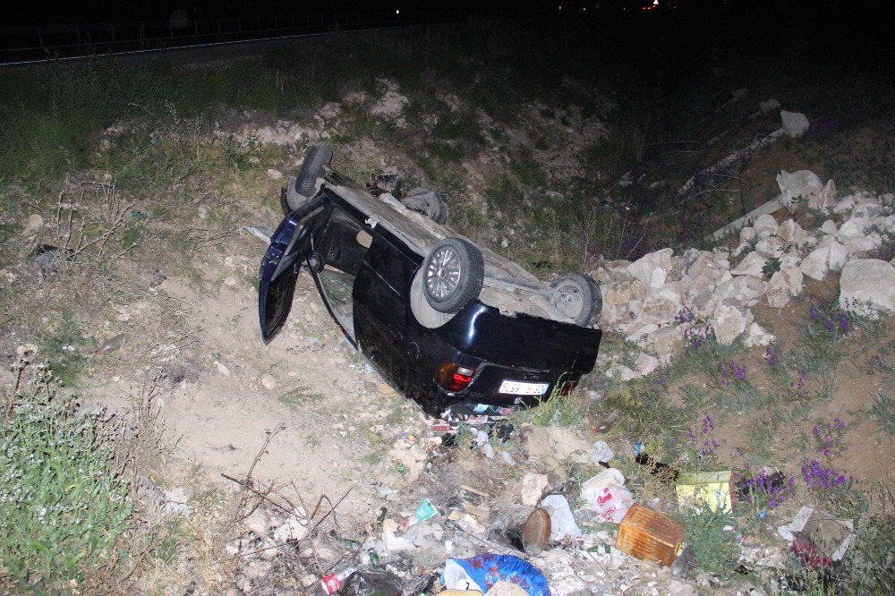 Karaman’da Otomobil Beton Sulama Kanalına Çarparak Şarampole Takla Attı: 5 Yaralı