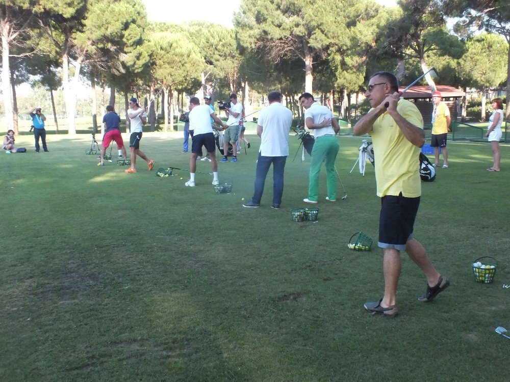 Raket Ustaları Bu Kez Golf Sopası Tuttu