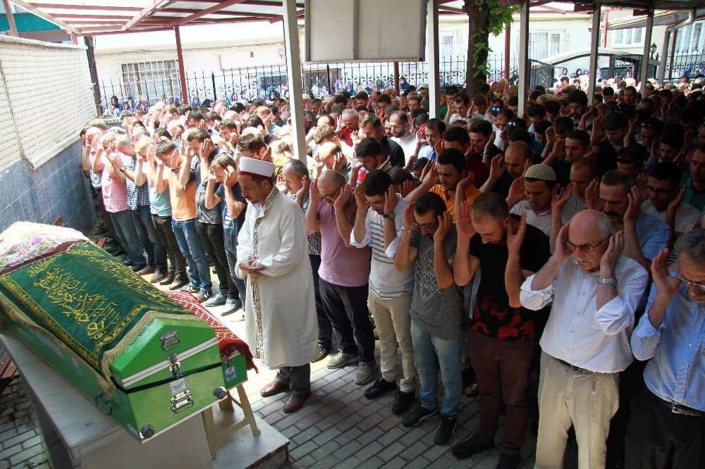 Bebeğini Emzirdiği Sırada Kazada Ölen Anne İle Oğlu Son Yolculuğuna Uğurlandı