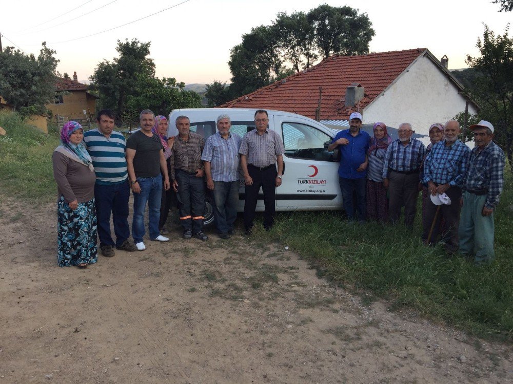 Kızılay Şaphane Şubesi 250 Aileye Giyim Yardımında Bulundu