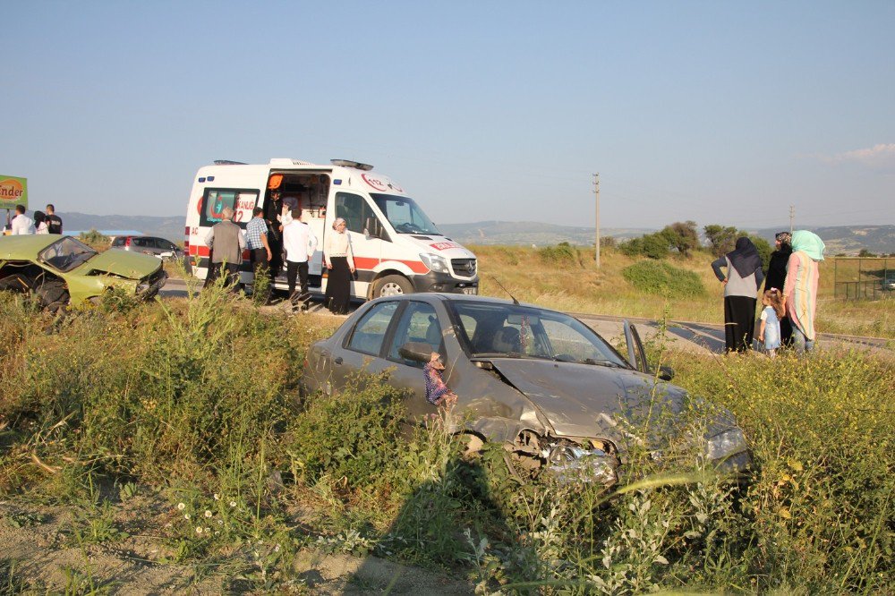 Düğün Konvoyunda Trafik Kazası: 4 Yaralı