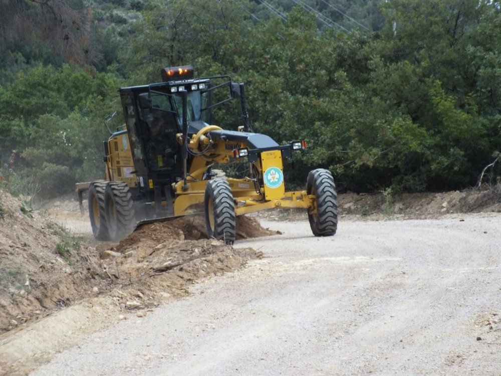 Soma’da Yol Bakım Ve Onarım Çalışmaları Sürüyor