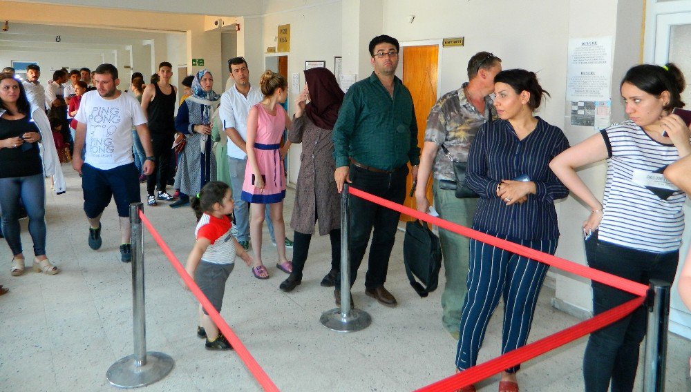 Türkgözü Sınır Kapısından Bayramda 4 Bin 692 Kişi Geçiş Yaptı