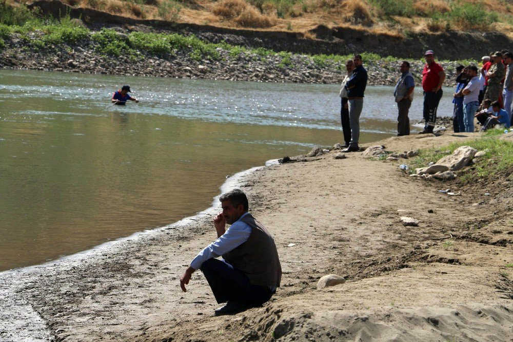 Siirt’te Çaya Giren Çocuk Kayboldu