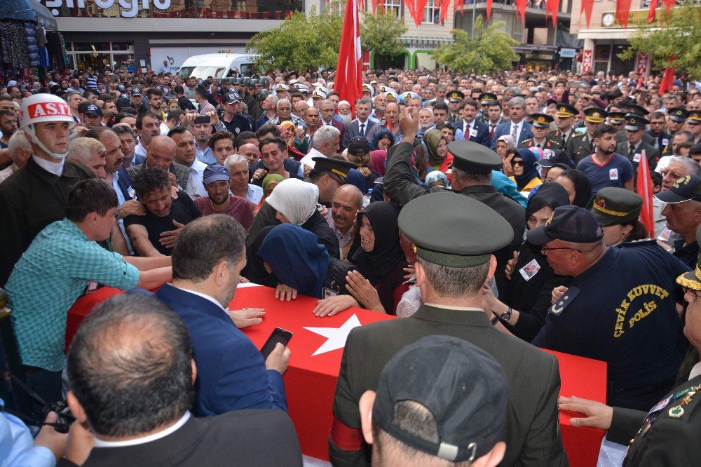 Şırnak’ta Şehit Olan Trabzonlu Asker Son Yolculuğuna Uğurlandı