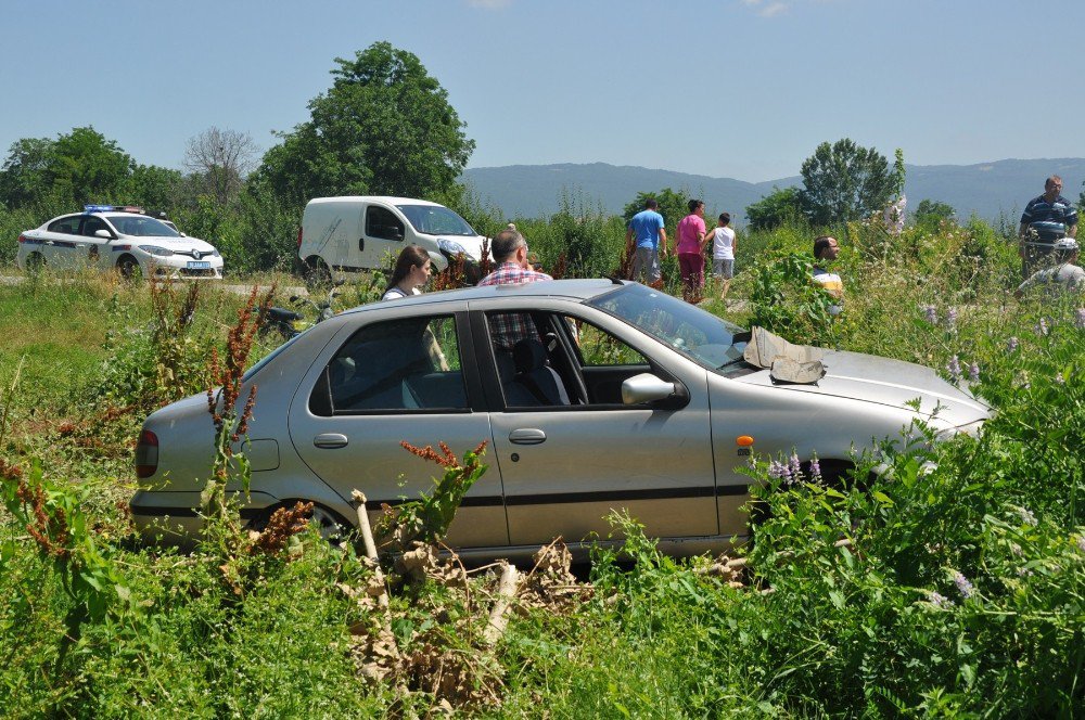 Yaralanan Yakınlarını Takip Ederken Ambulansa Çarptılar