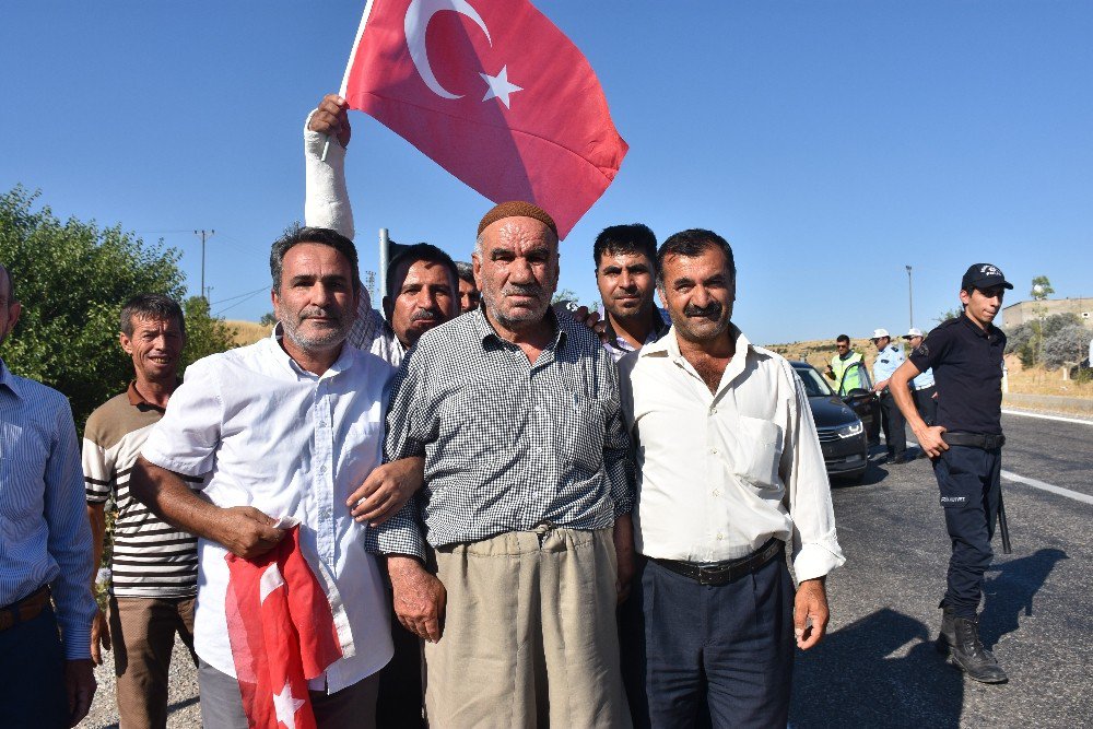 Başbakan Yardımcısı Kurtulmuş, Samsatlı Depremzedelerle Görüştü